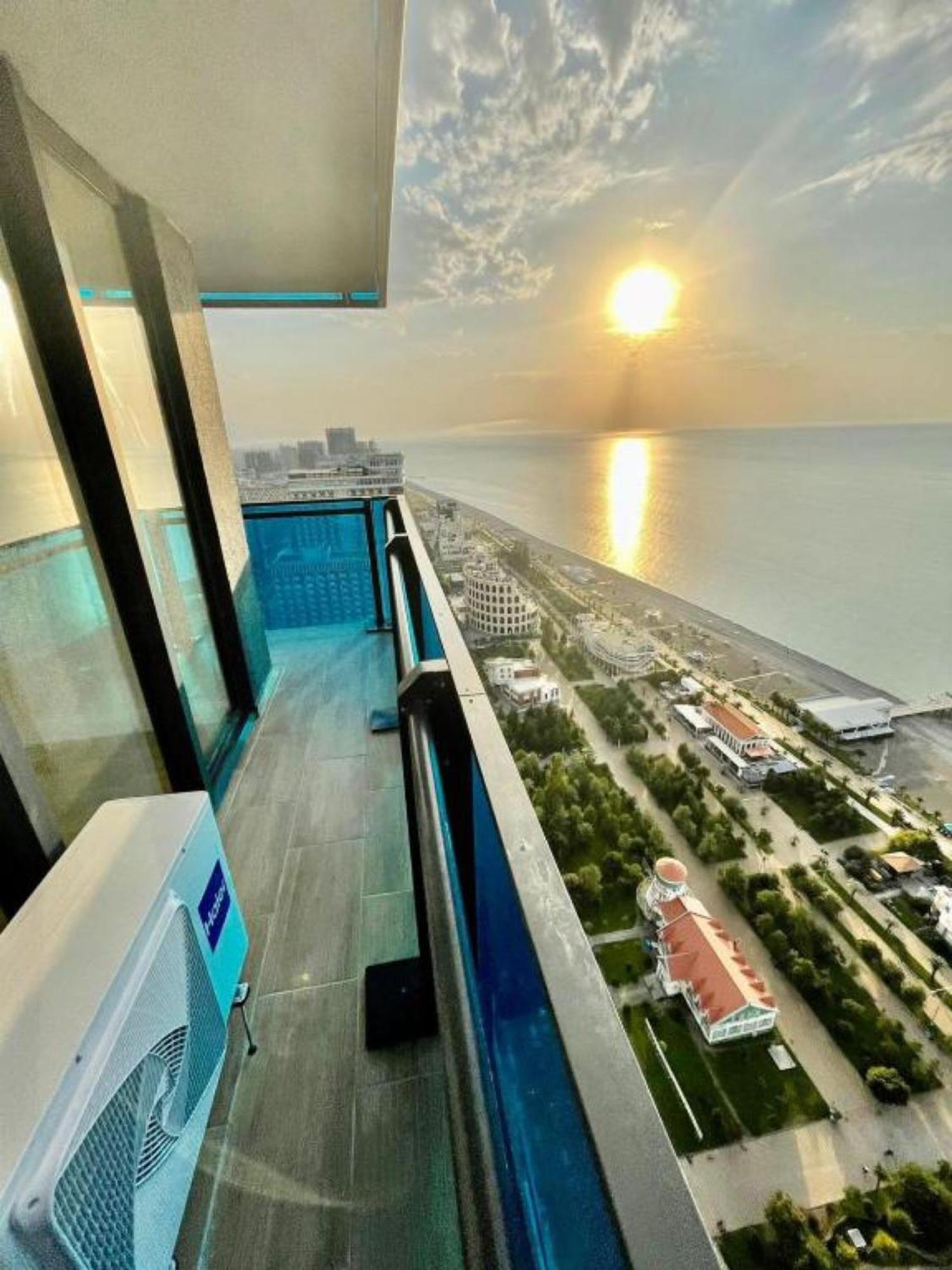 Orbi City Sea View Aparthotel Batumi Exterior photo
