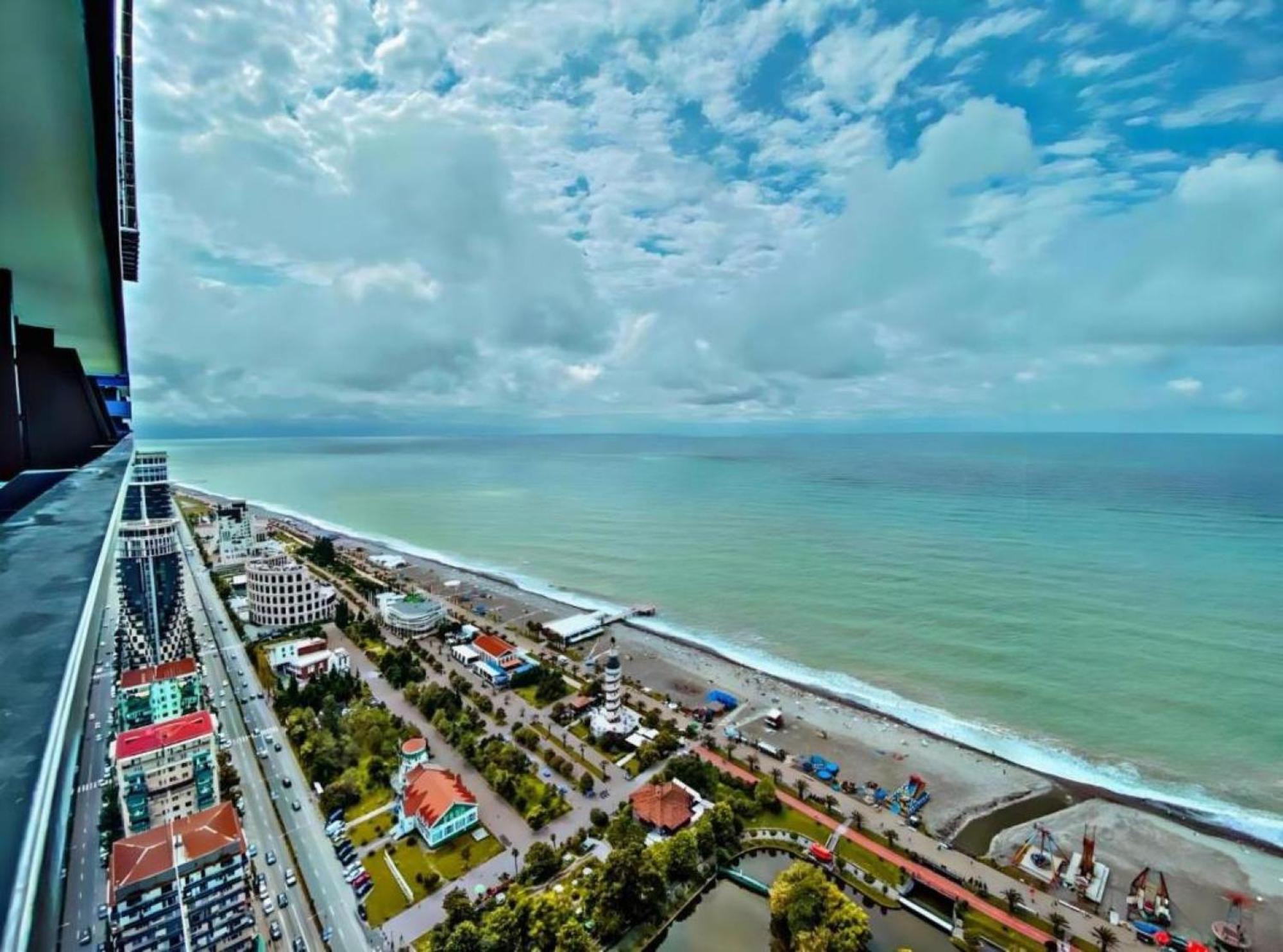Orbi City Sea View Aparthotel Batumi Exterior photo