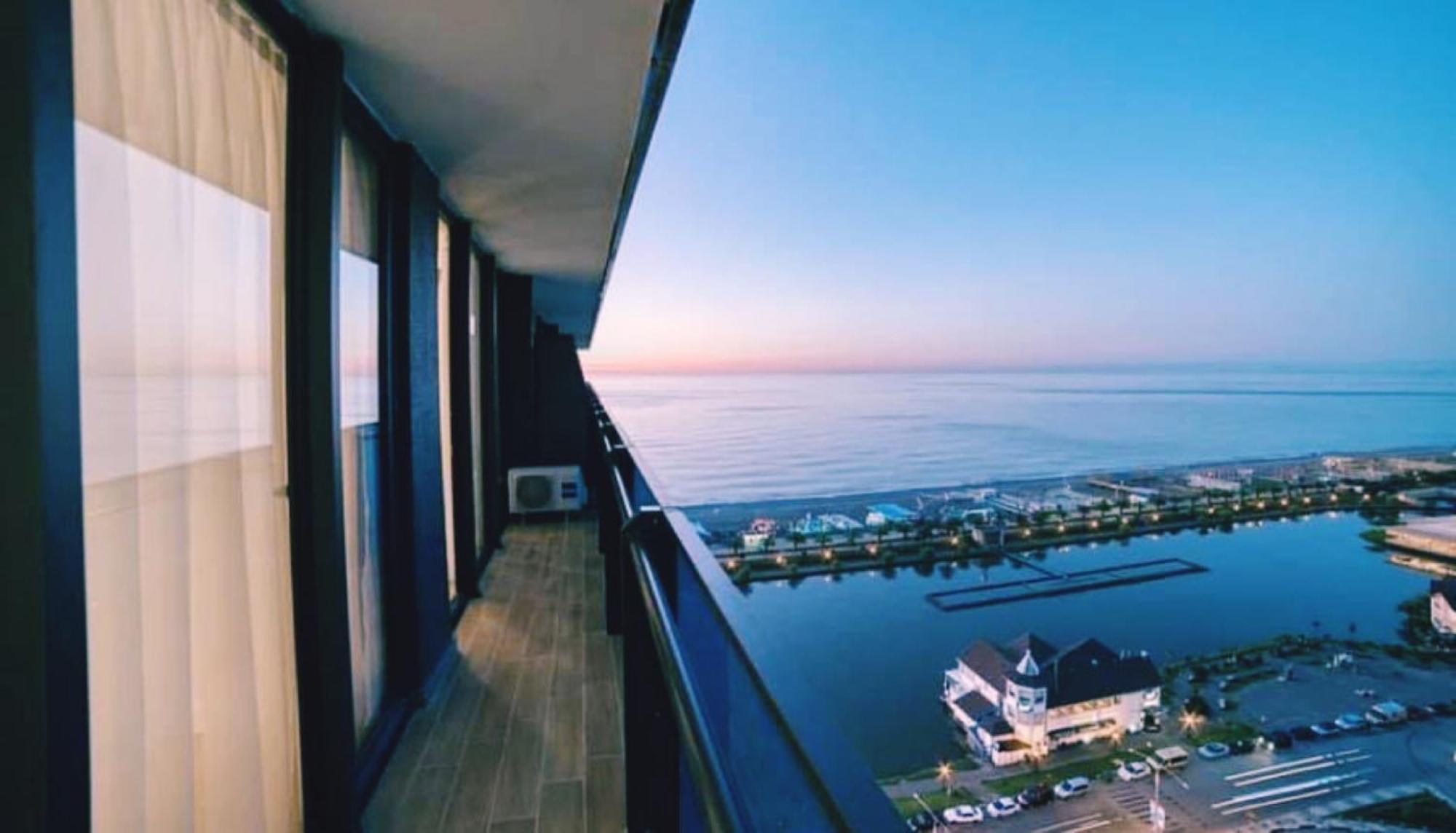 Orbi City Sea View Aparthotel Batumi Exterior photo
