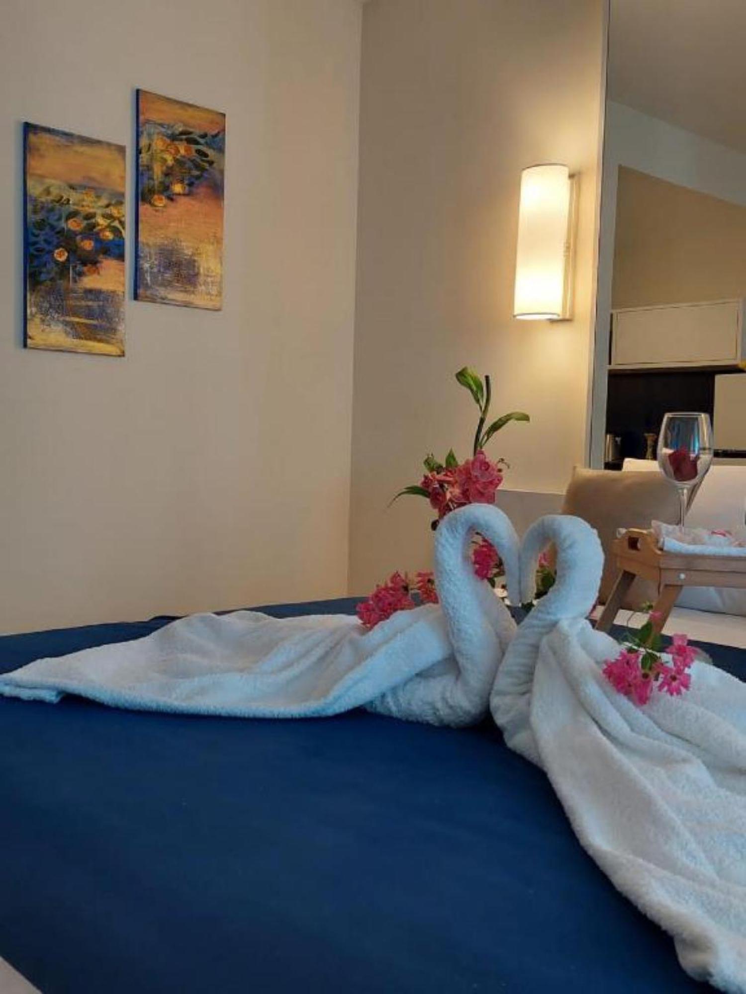 Orbi City Sea View Aparthotel Batumi Exterior photo