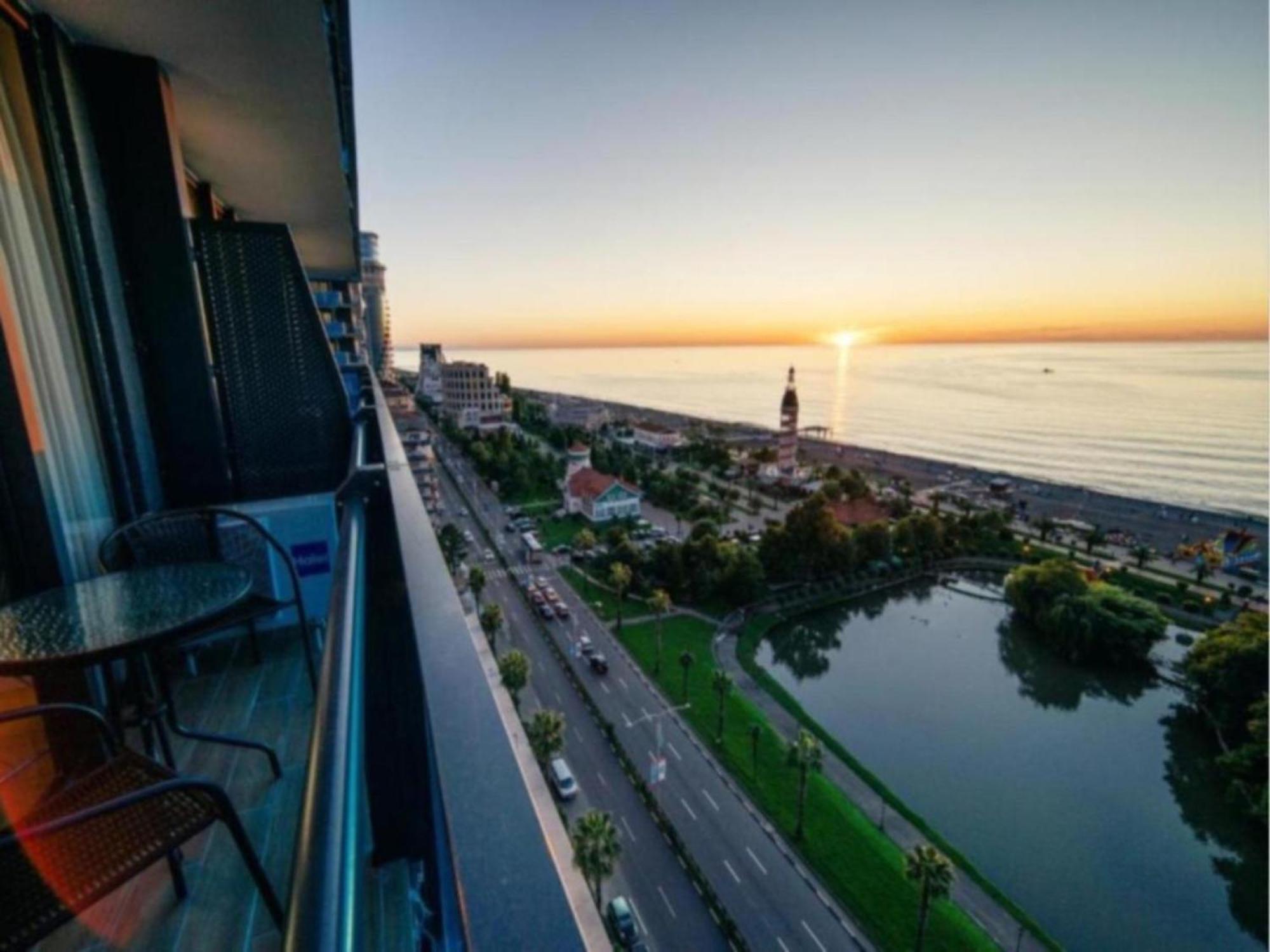 Orbi City Sea View Aparthotel Batumi Exterior photo
